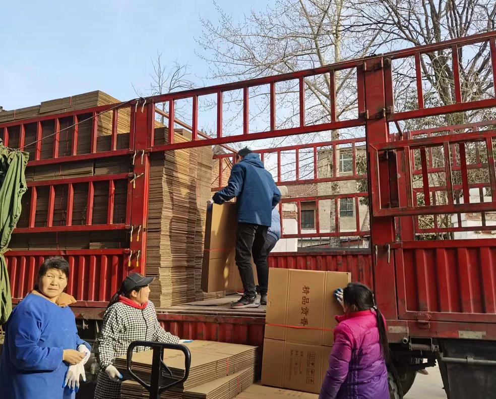 甲盾紙(zhi)箱送貨現(xian)場